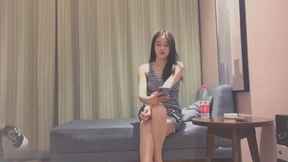 AUFF-202 酒店约操170cm顶级外围女神包臀短裙修长美腿,舌吻调情69姿势吸吮舔屌