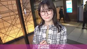 IBEZ-611 真是随和的初次拍摄。2191 我用草莓当诱饵，钓到了一个皮肤白皙、认真的素人，戴眼镜还挺好看的！和外表相反